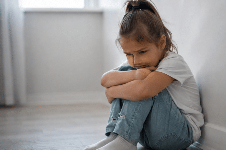 Desregulação Emocional na Infância: Como Ela Causa Ansiedade e Depressão na Adolescência